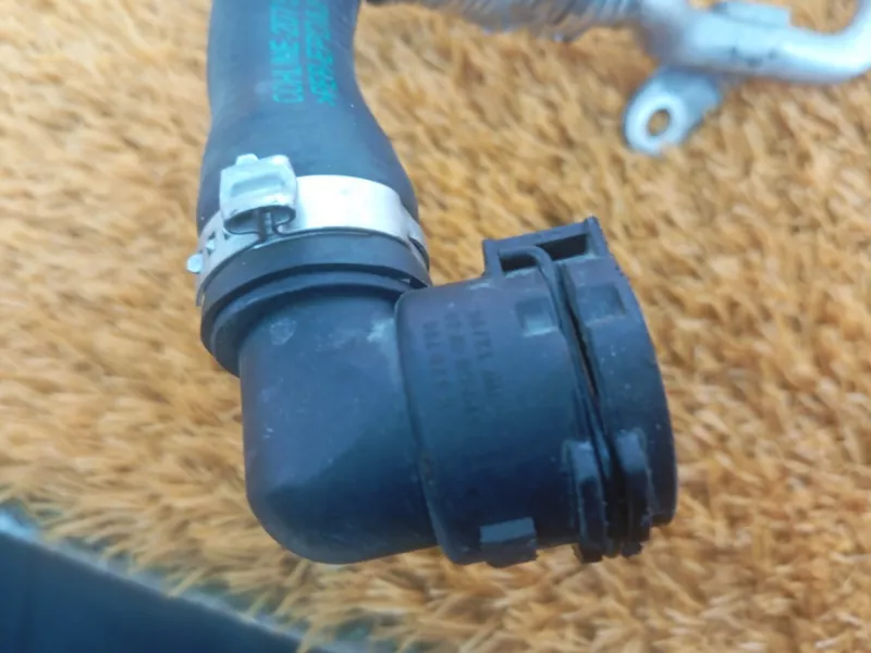 Трубка системы охлаждения