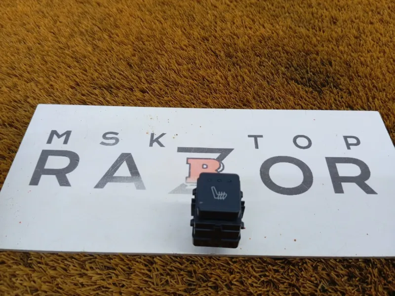 Кнопка обогрева сидений