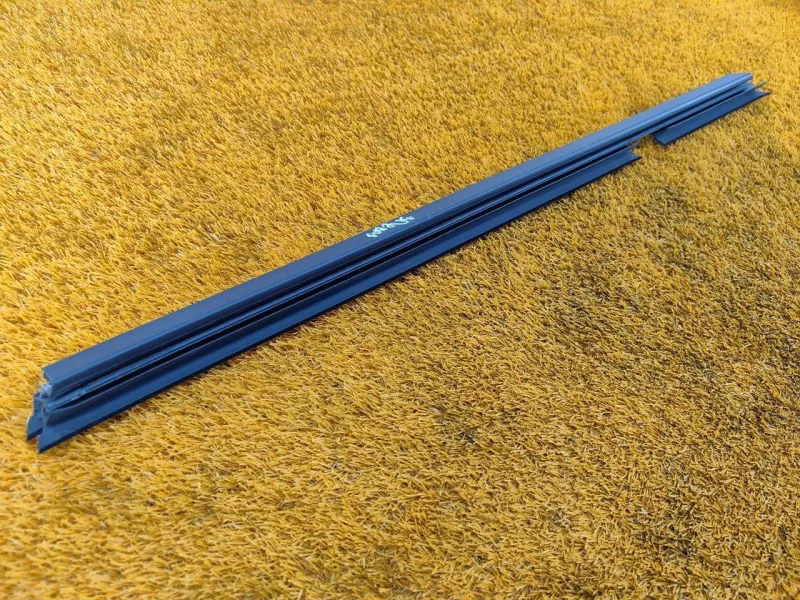 Уплотнитель стекла двери