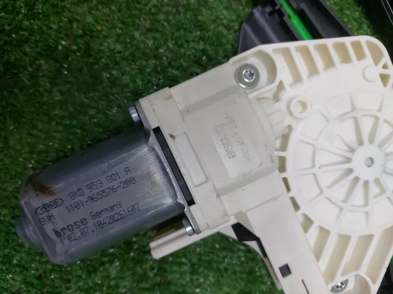 Стеклоподъемник Audi A4 2010 8K0837461 B8, передний левый