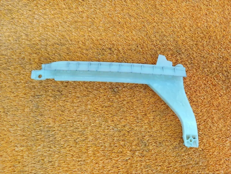 Направляющая стекла двери