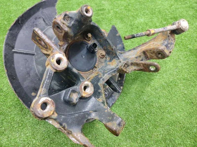 Кулак поворотный