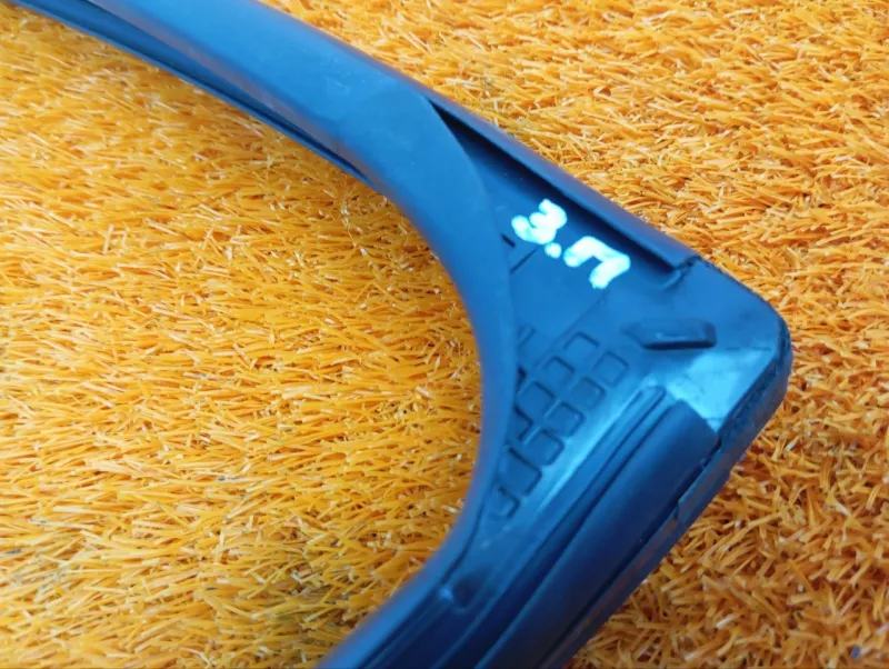 Уплотнитель стекла двери