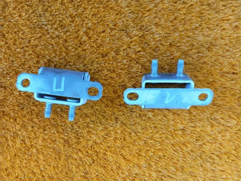 Петля двери багажника