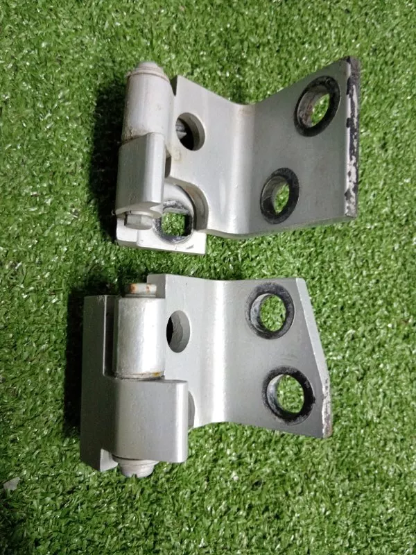 Петля двери