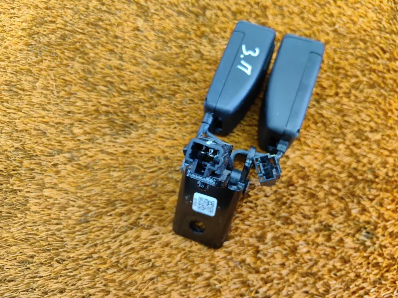 Ответная часть ремня безопасности