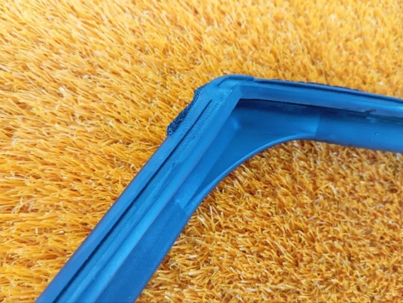 Уплотнитель стекла двери