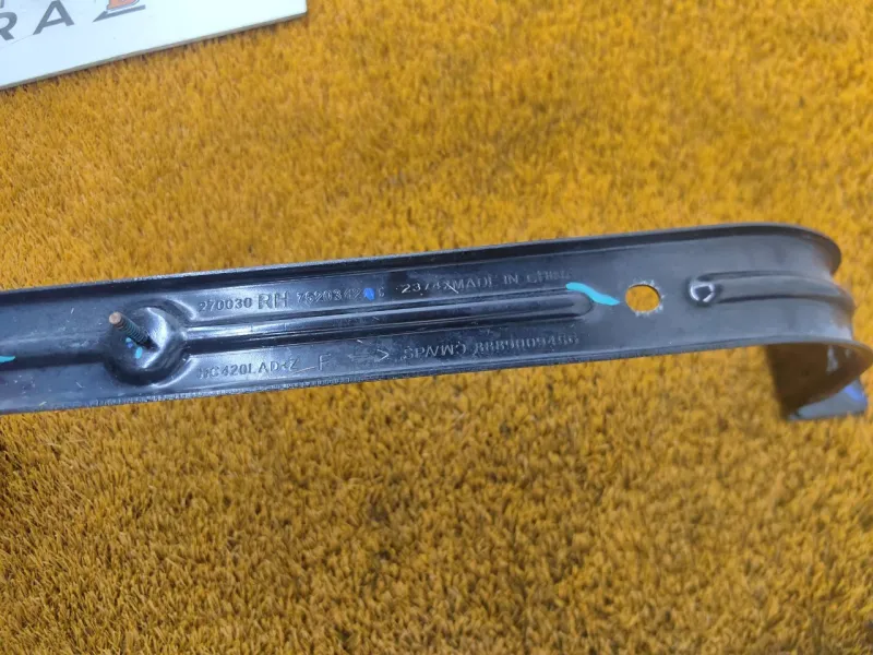 Крепление топливного бака