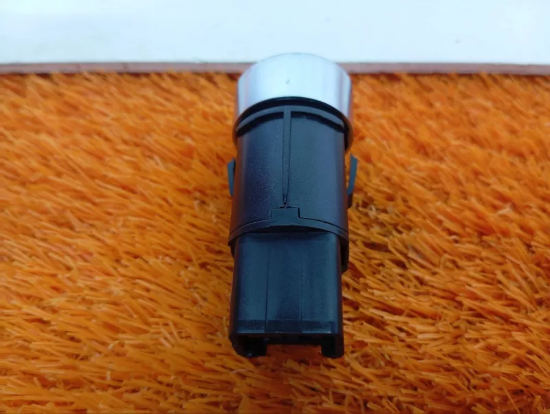 Кнопка запуска двигателя