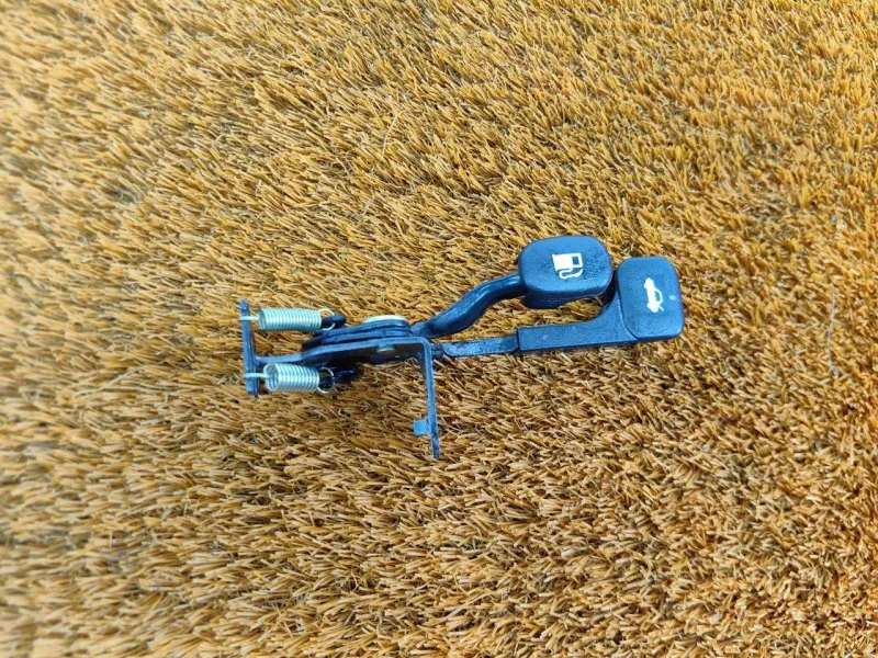 Ручка открывания бензобака