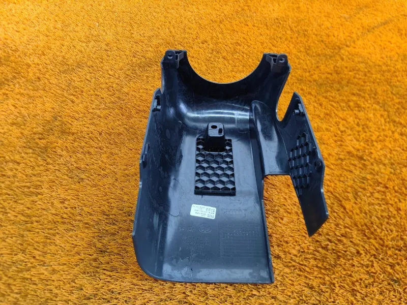 Кожух рулевой колонки