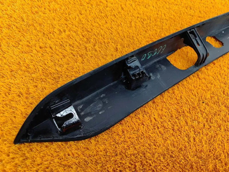 Накладка крышки багажника