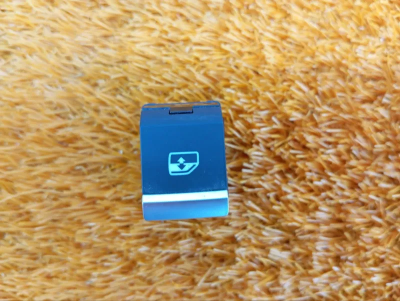 Кнопка стеклоподъемника