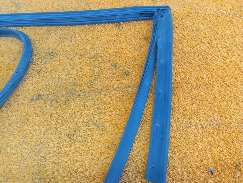 Уплотнитель двери