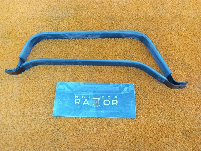 Крепление топливного бака