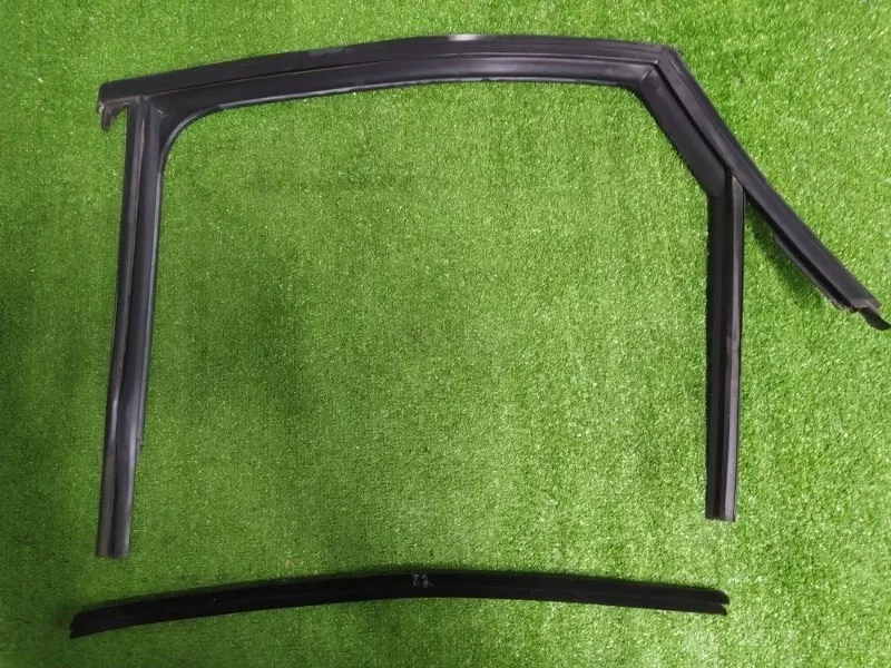 Уплотнитель стекла двери