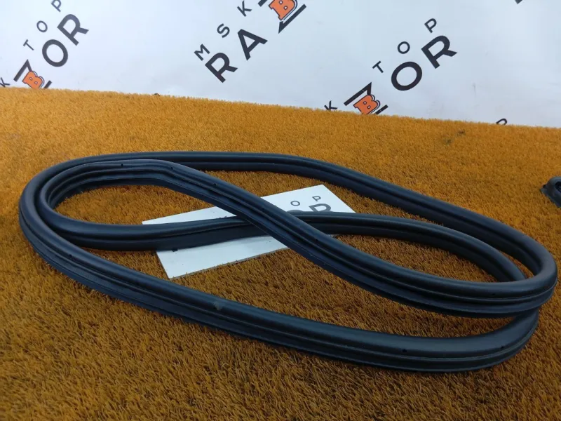 Уплотнитель проема двери