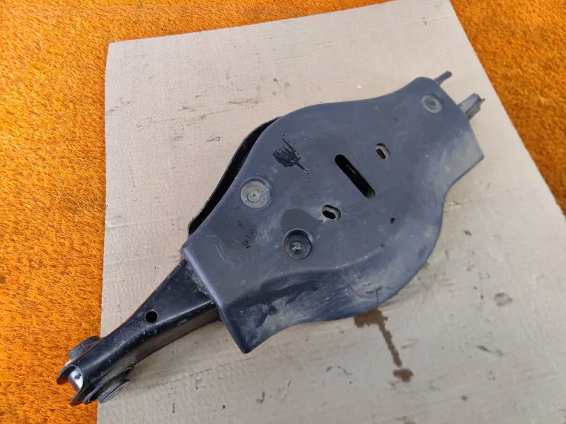 Рычаг подвески нижний