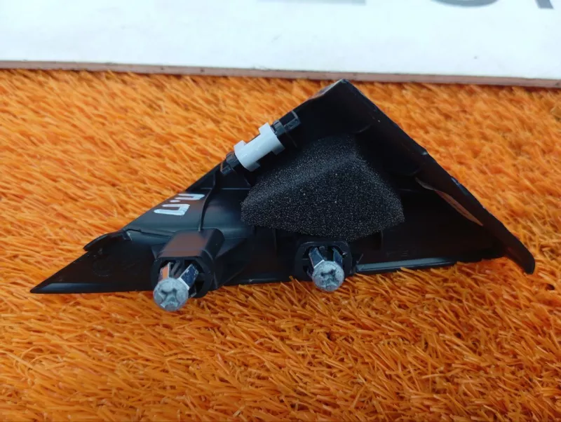 Накладка крепления зеркала