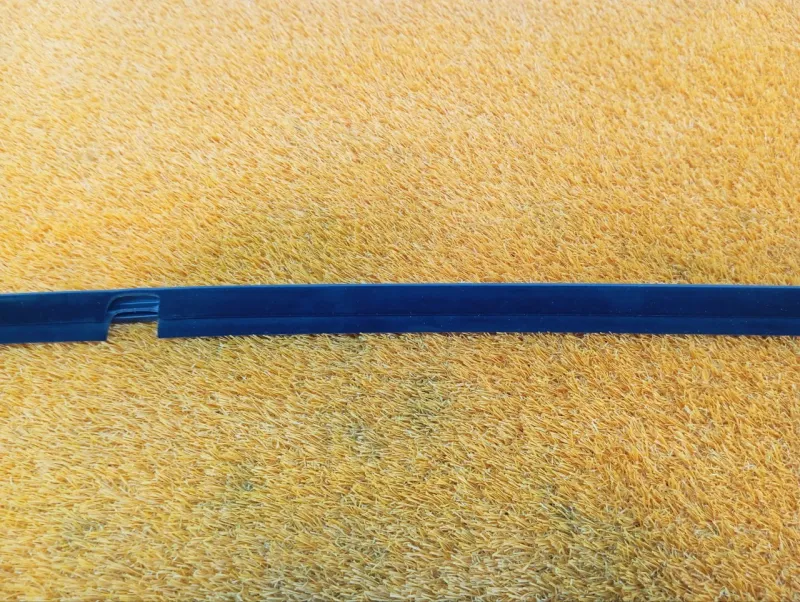 Уплотнитель стекла двери