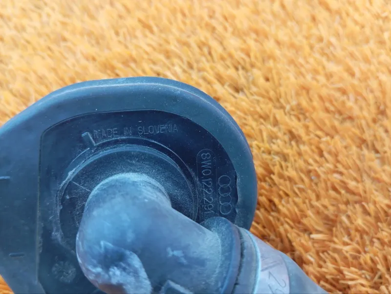 Патрубок системы охлаждения