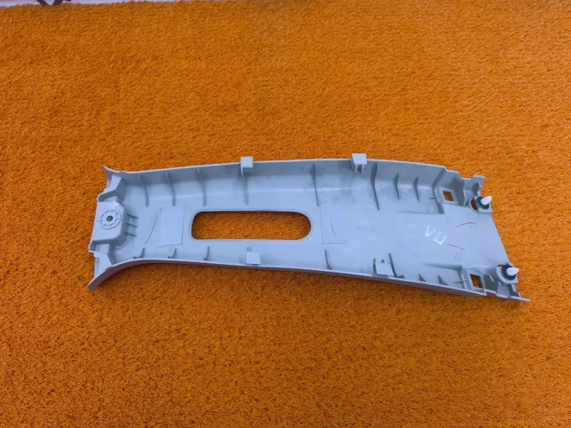 Обшивка центральной стойки