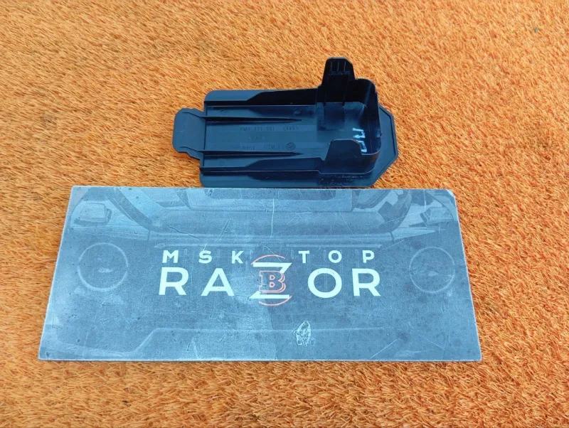 Крышка блока предохранителей