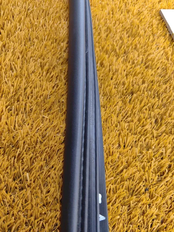 Уплотнитель проема двери