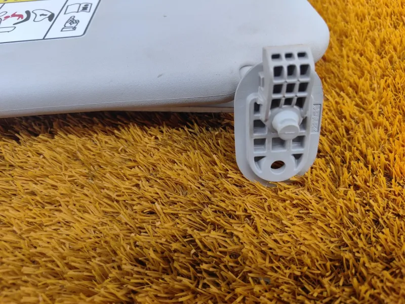 Козырек солнцезащитный