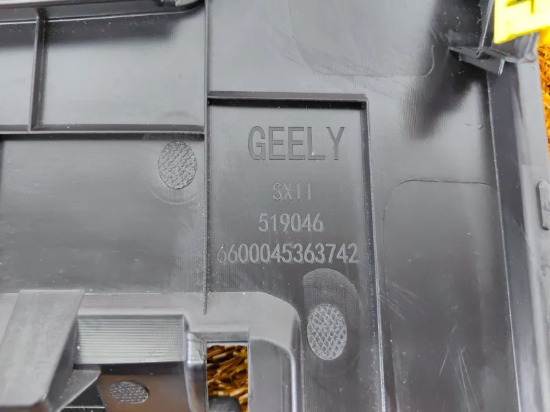 Накладка на торпедо