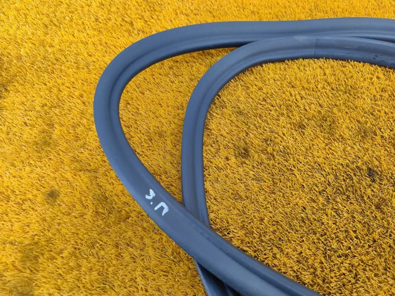 Уплотнитель проема двери