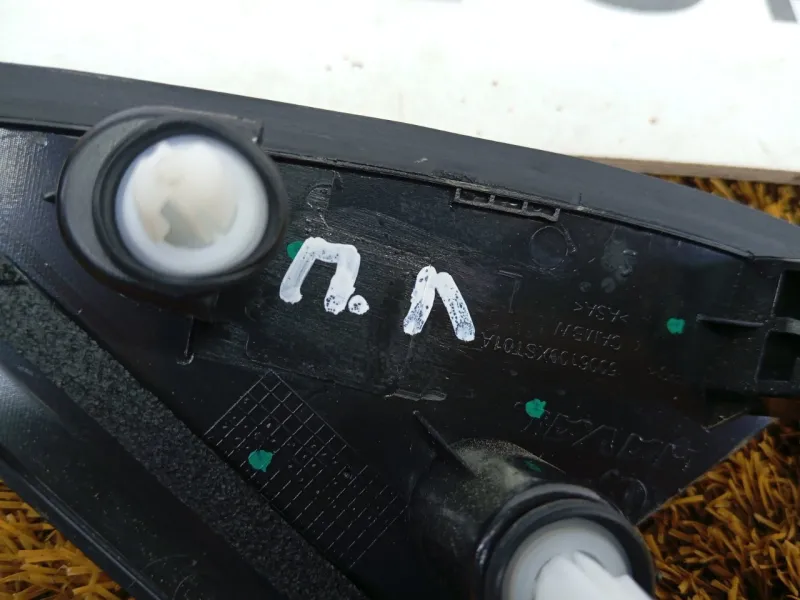 Уголок двери