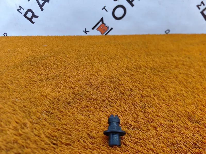 Болт двигателя