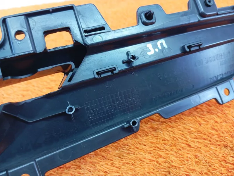 Накладка обшивки двери