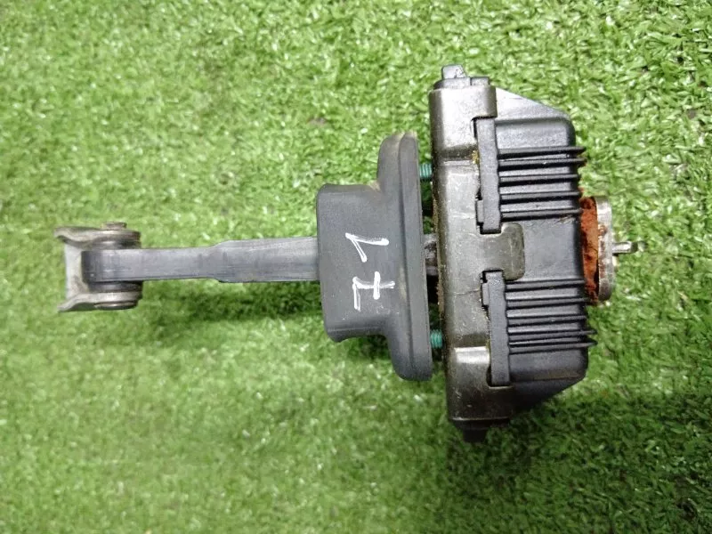 Ограничитель двери