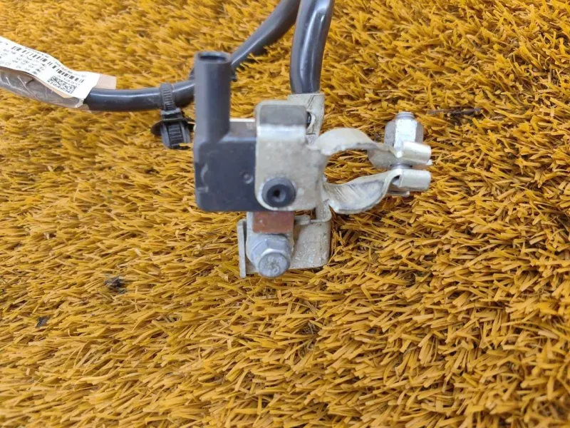 Клемма аккумулятора