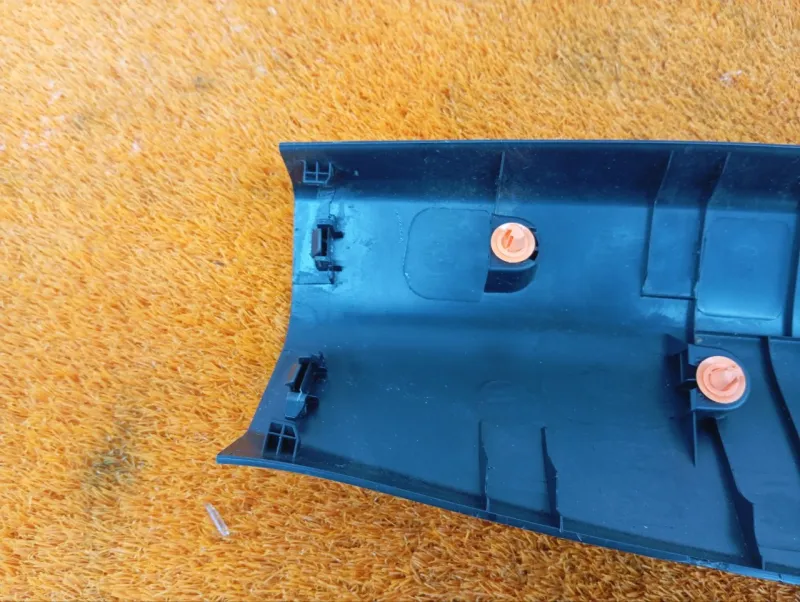 Обшивка крышки багажника