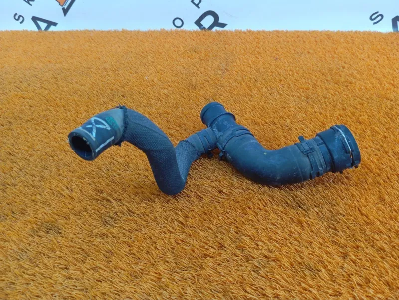 Патрубок системы охлаждения