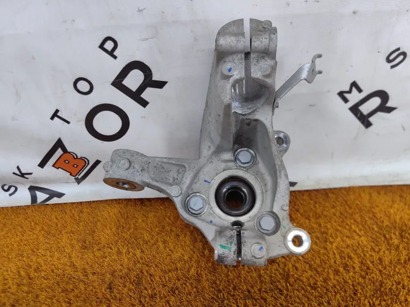 Кулак поворотный