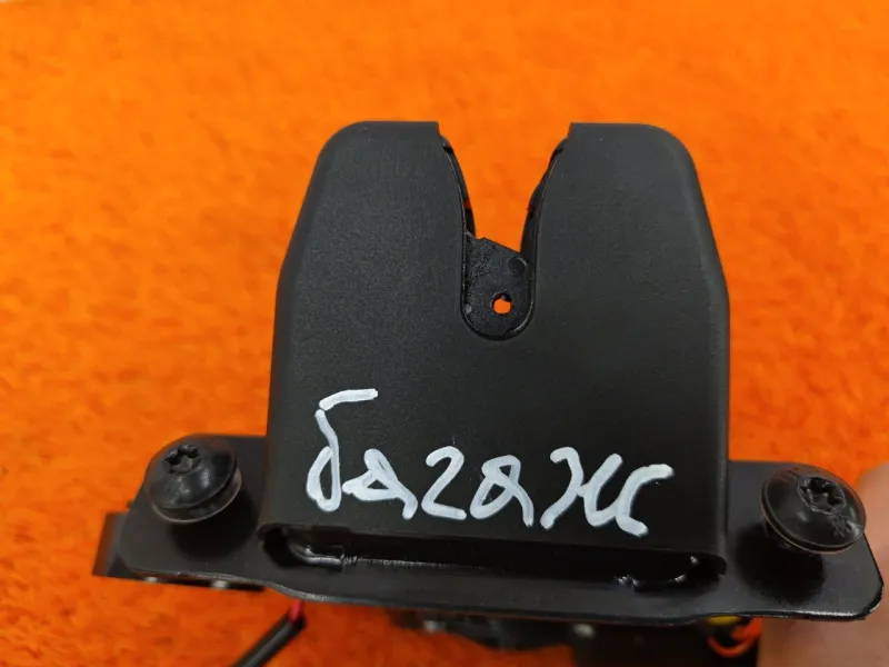 Замок багажника