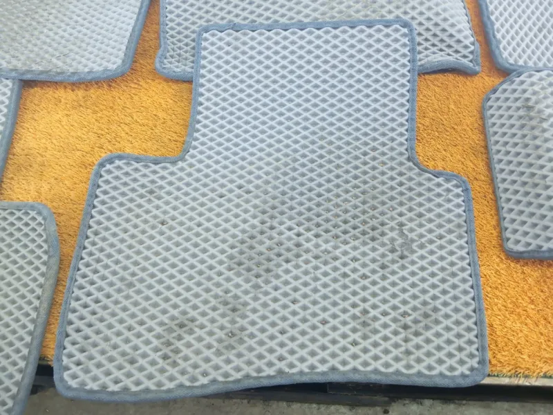 Коврик салона