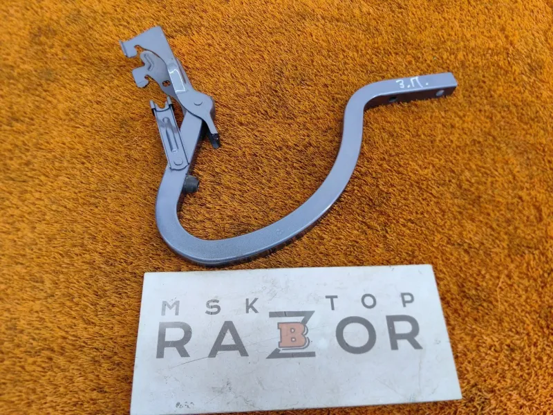 Петля багажника