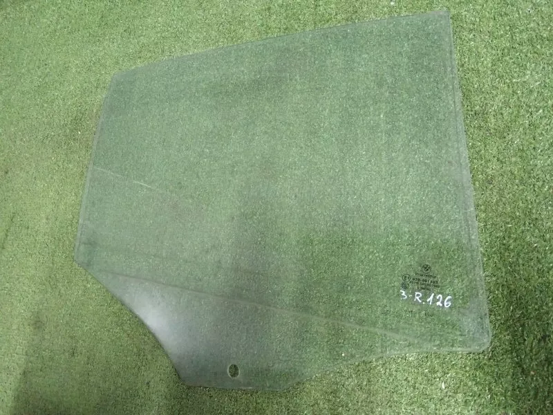 Стекло двери BMW 1-Series 2008 51357067794 E87, заднее правое