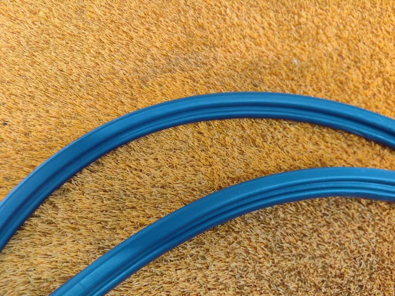 Уплотнитель багажника