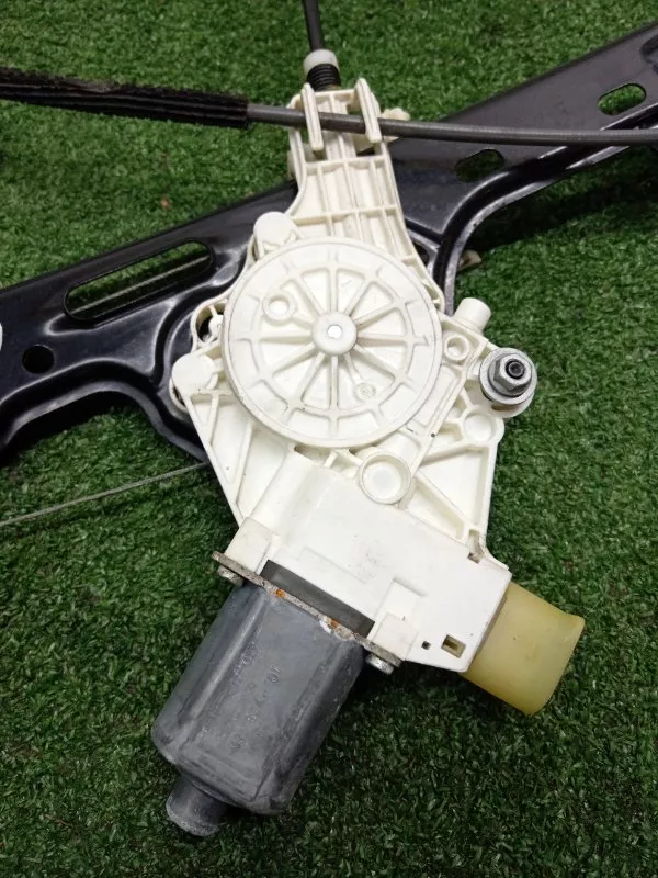 Стеклоподъемник BMW 1-Series 2007 51337138465 E87, передний левый