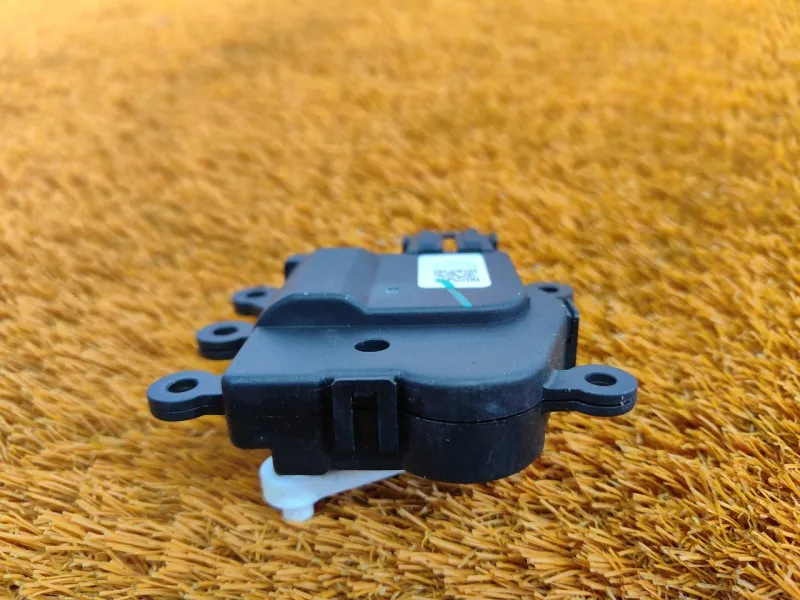 Сервопривод заслонок печки