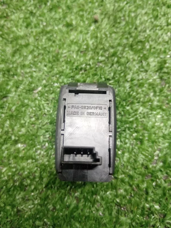 Кнопка стеклоподъемника