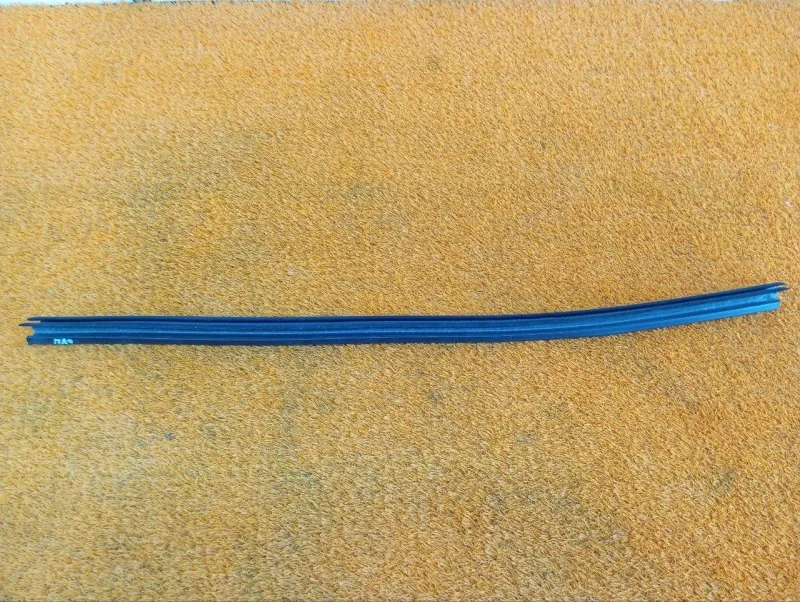 Уплотнитель стекла двери