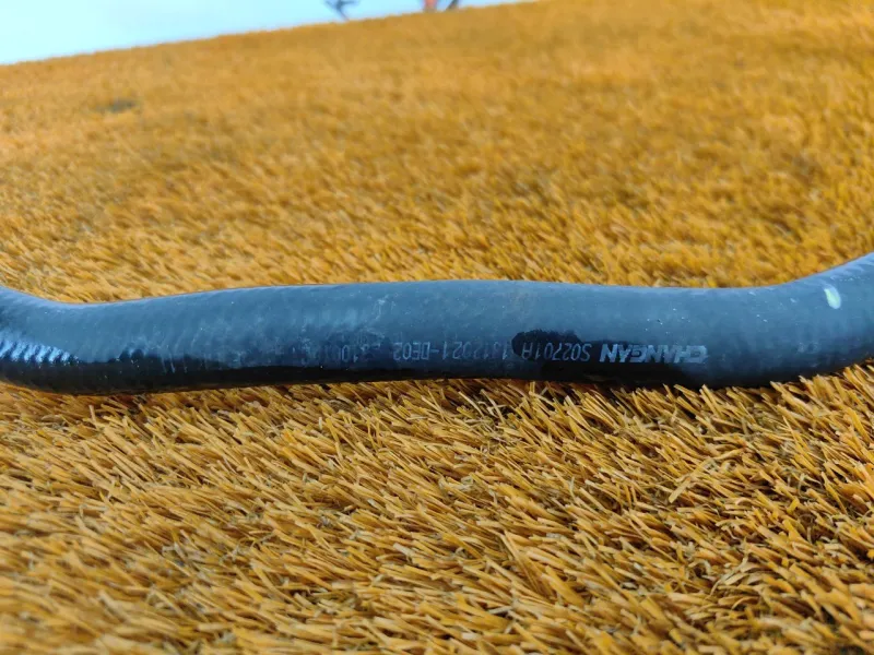 Патрубок системы охлаждения