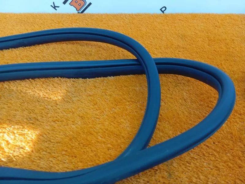 Уплотнитель проема двери